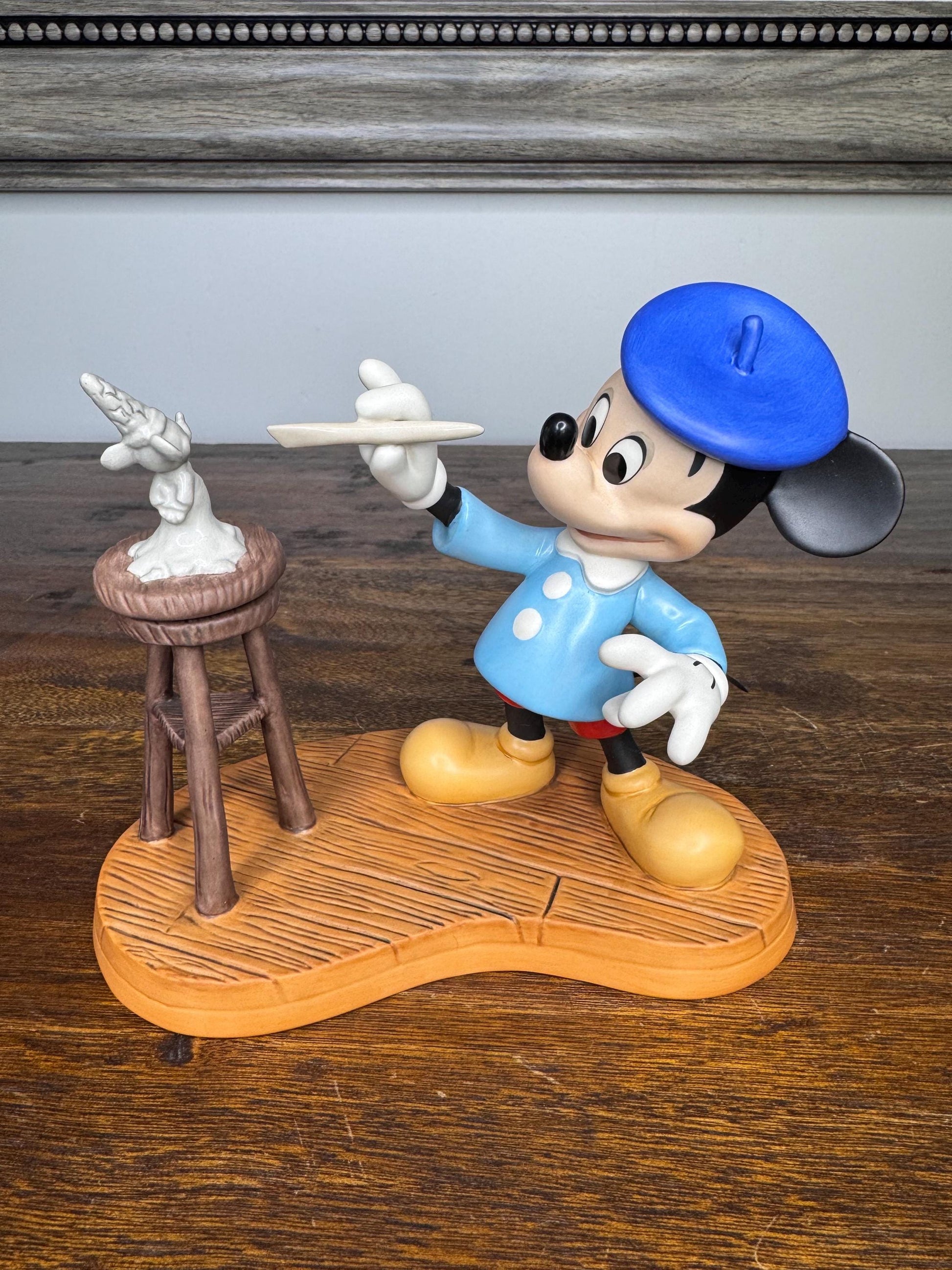 Walt Disney Classic Collection Micky Mouse “Creating a Masterpiece” w/ Original Box and COA