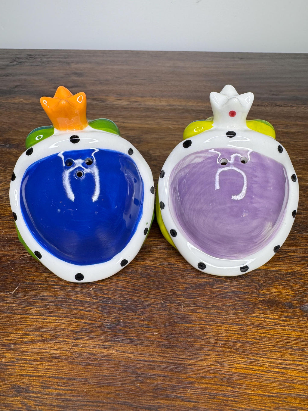 NIB Kissing Frogs Salt and Pepper Shakers