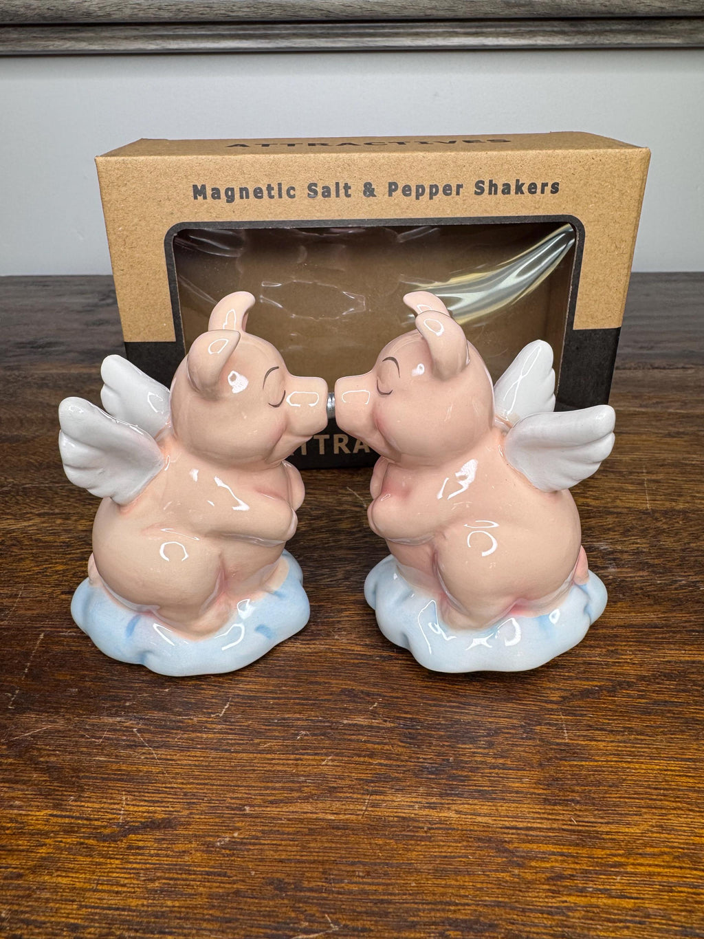 NIB Flying Angel Pigs Kissing Salt and Pepper Shakers