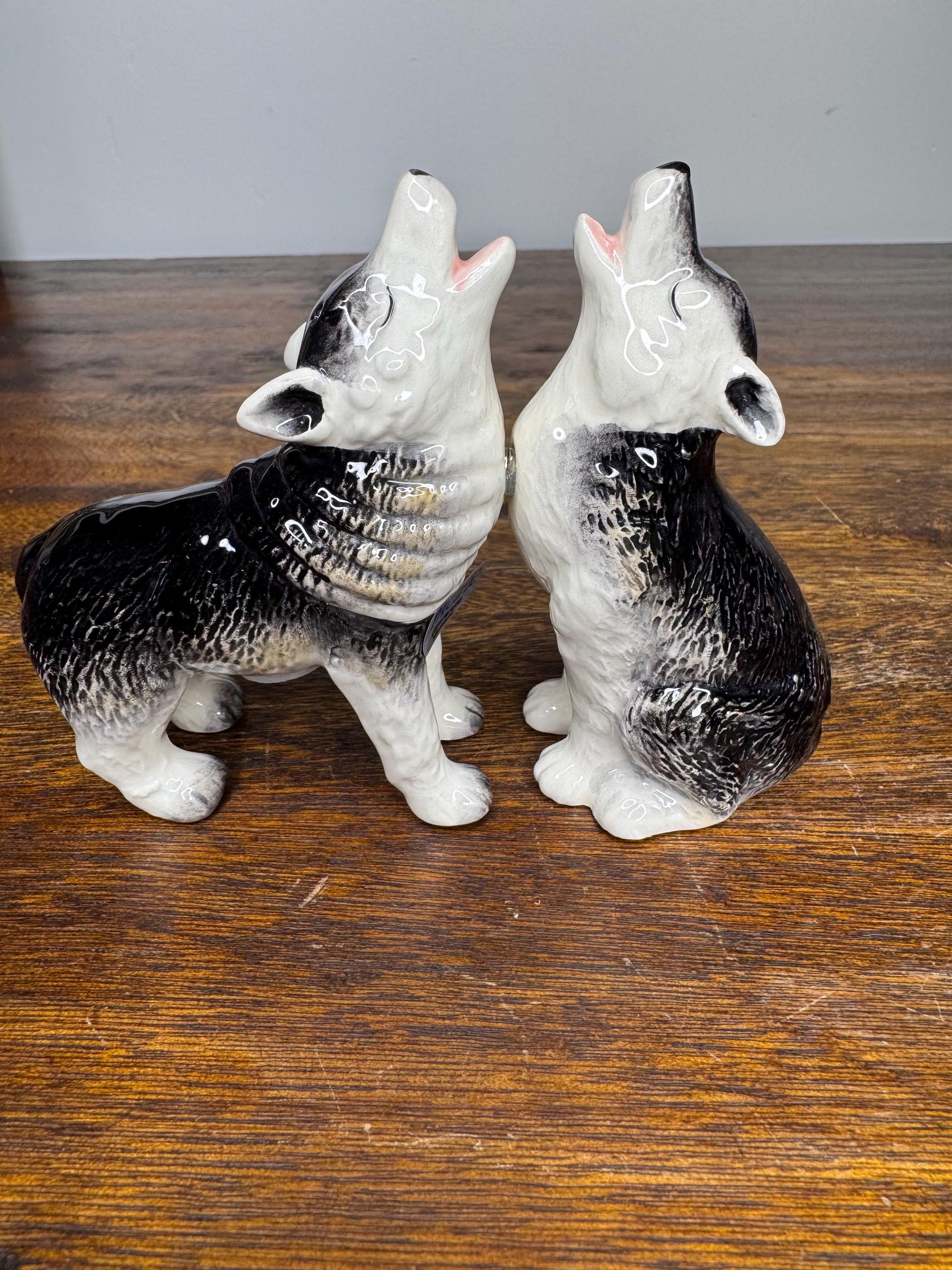 NIB Howling Wolf Salt and Pepper Shakers