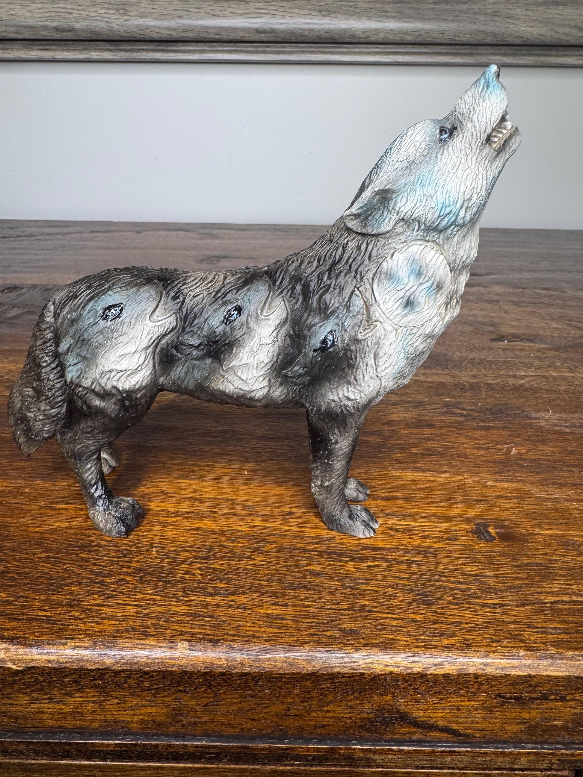 NIB Wolf Spirit Howling Wolf Figurine