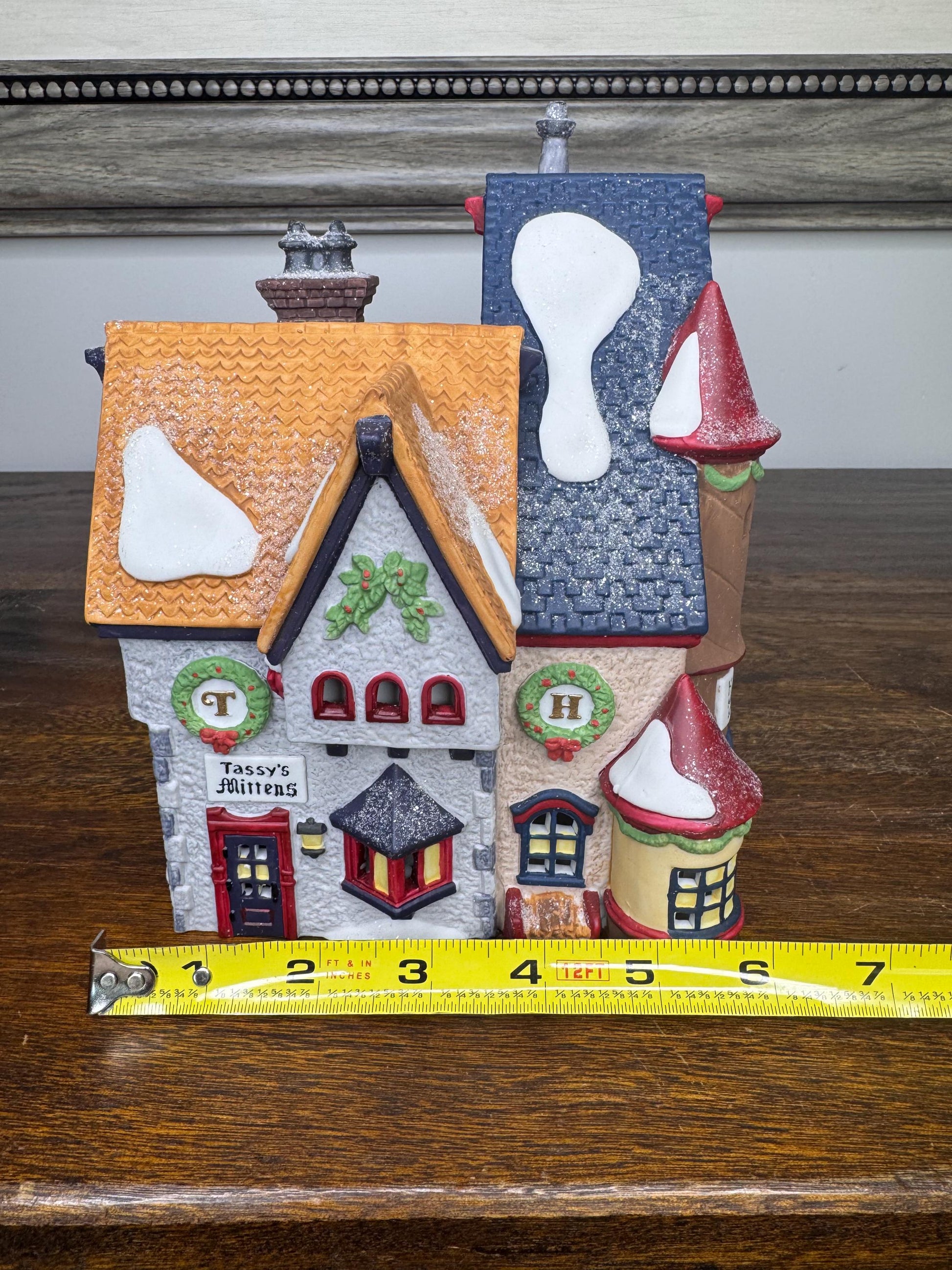 Retired Dept 56 "Tassy's Mittens and Hassel's Woolies" Light up Building w/ Original Box