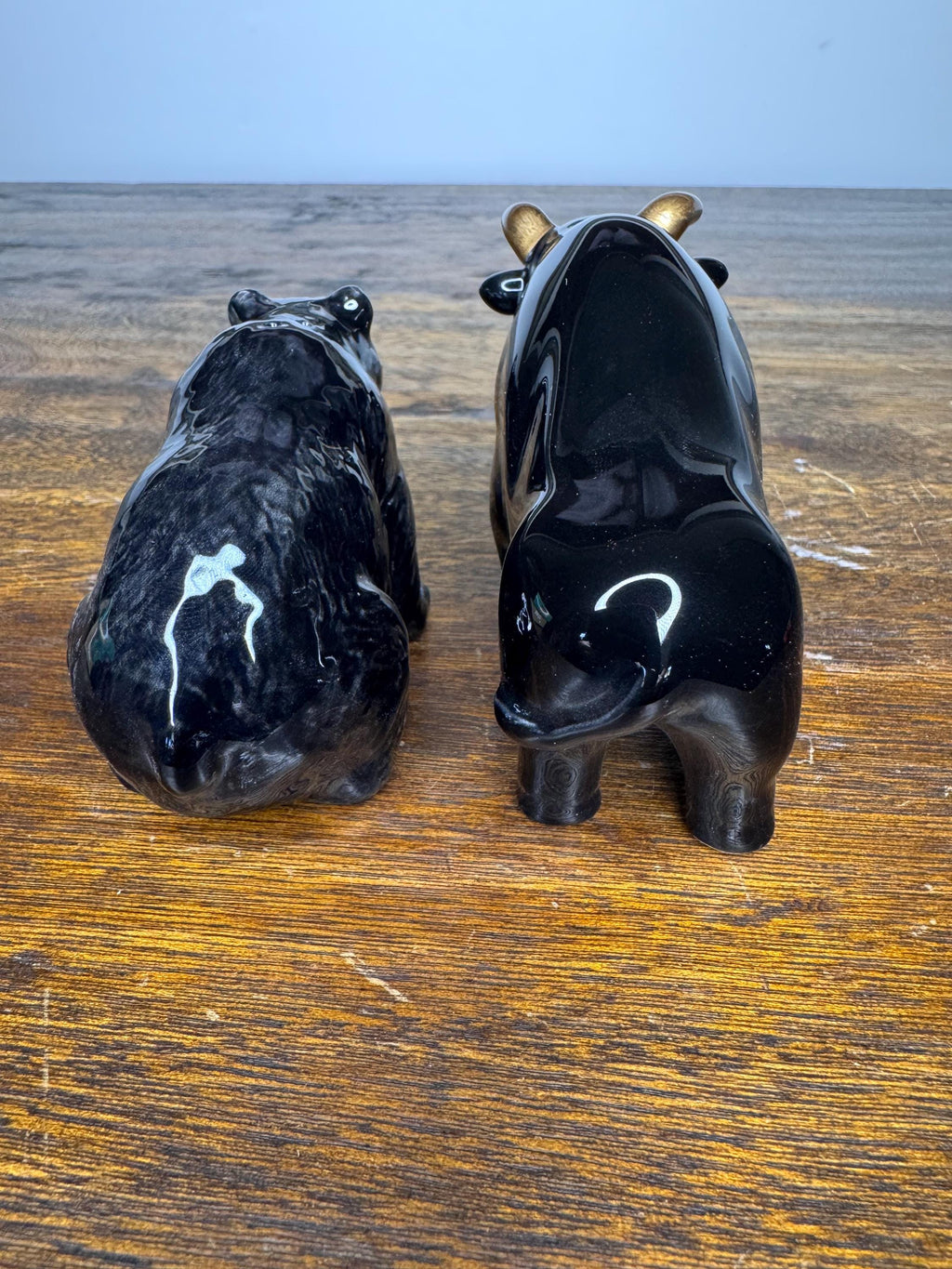 NIB Bear and Bull Magnetic Salt and Pepper Shakers
