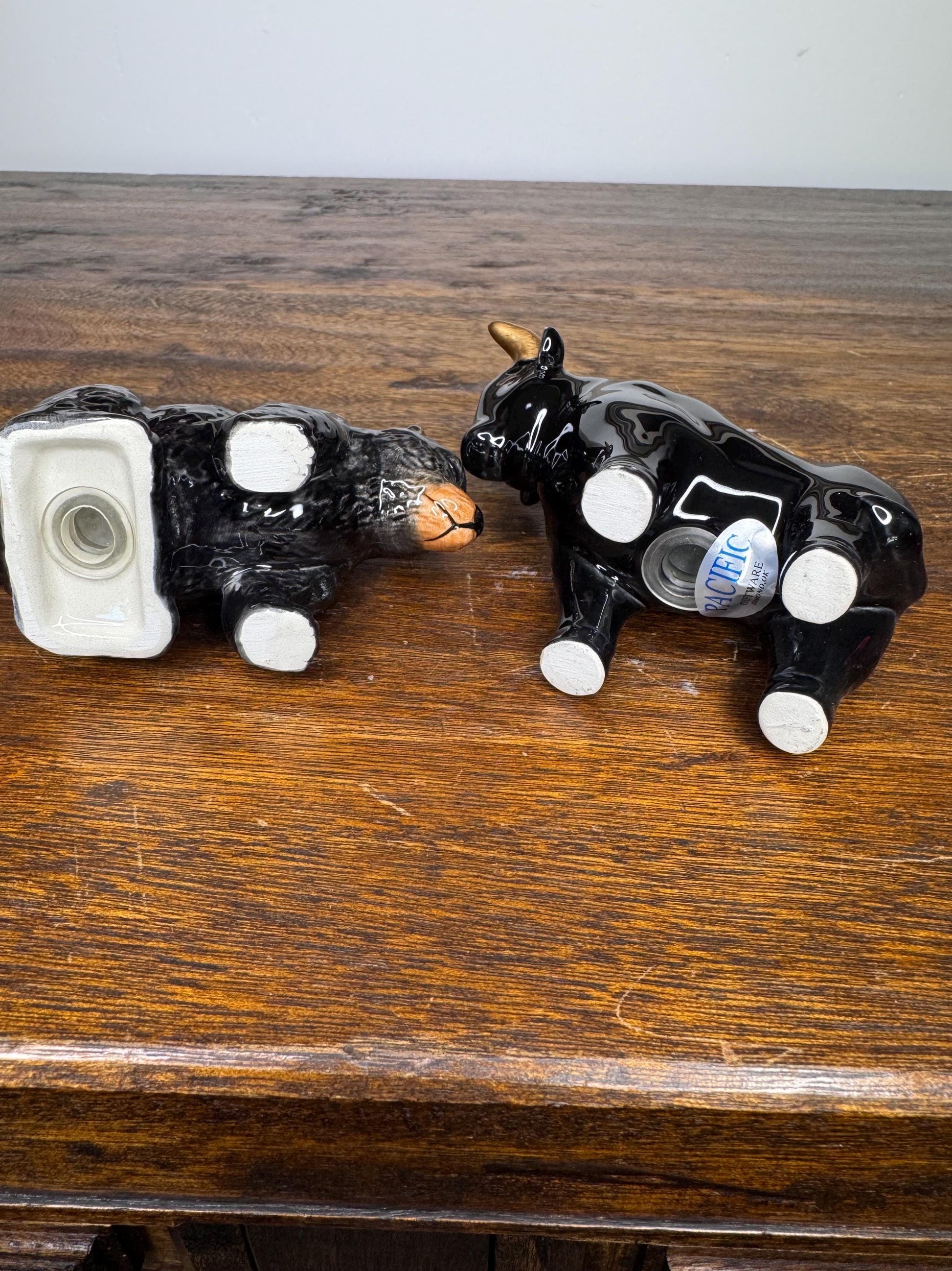 NIB Bear and Bull Magnetic Salt and Pepper Shakers