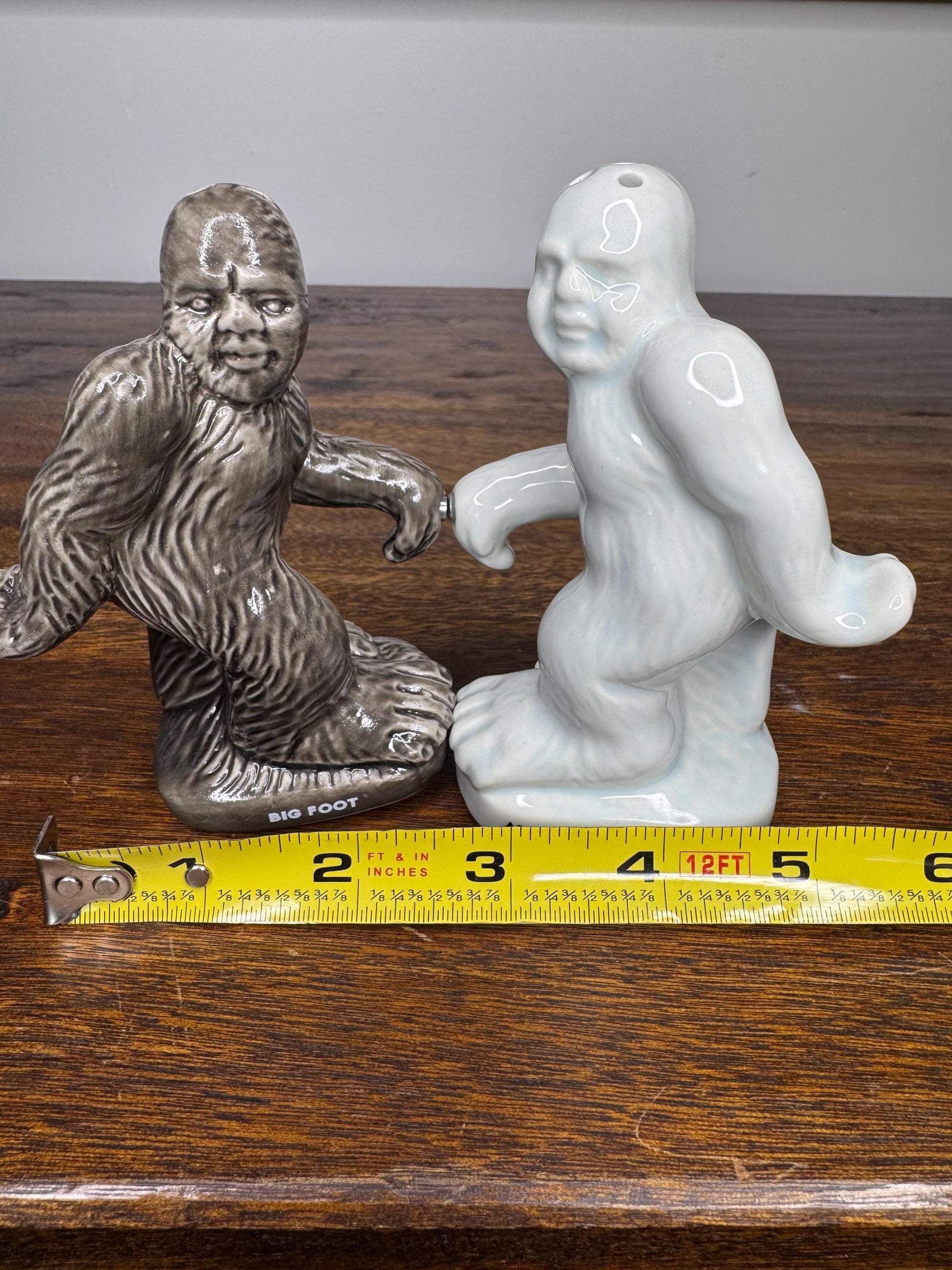 NIB Bigfoot and Yeti Magnetic Salt and Pepper Shakers