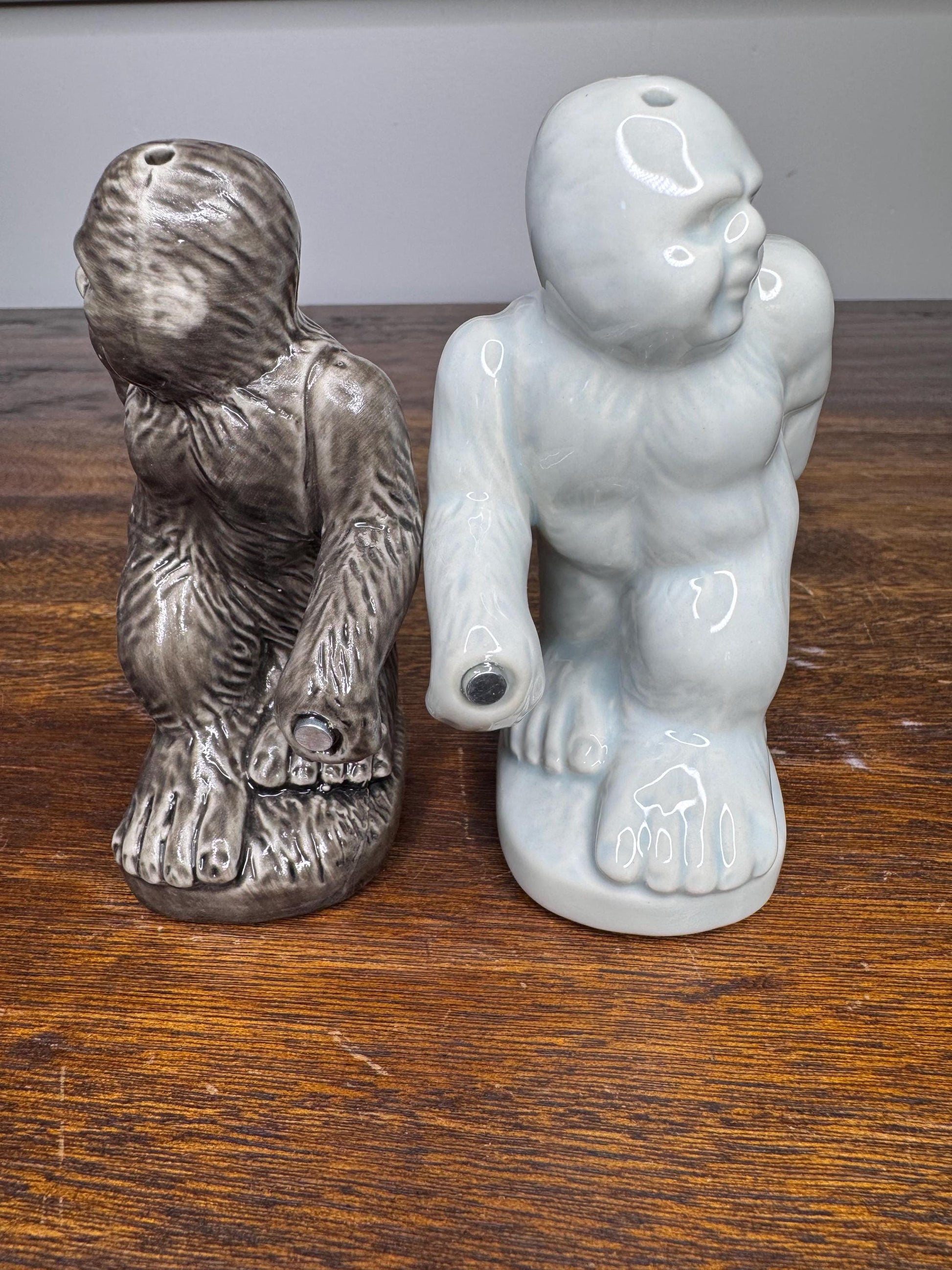 NIB Bigfoot and Yeti Magnetic Salt and Pepper Shakers