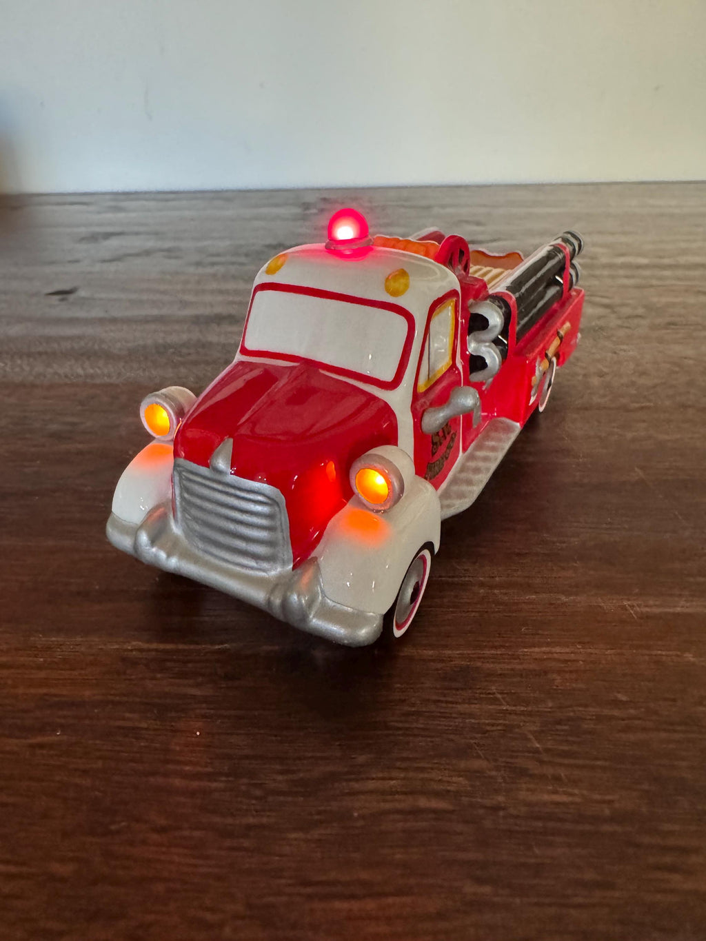 Retired Dept 56 Snow Village Fire Truck w/ Original Box