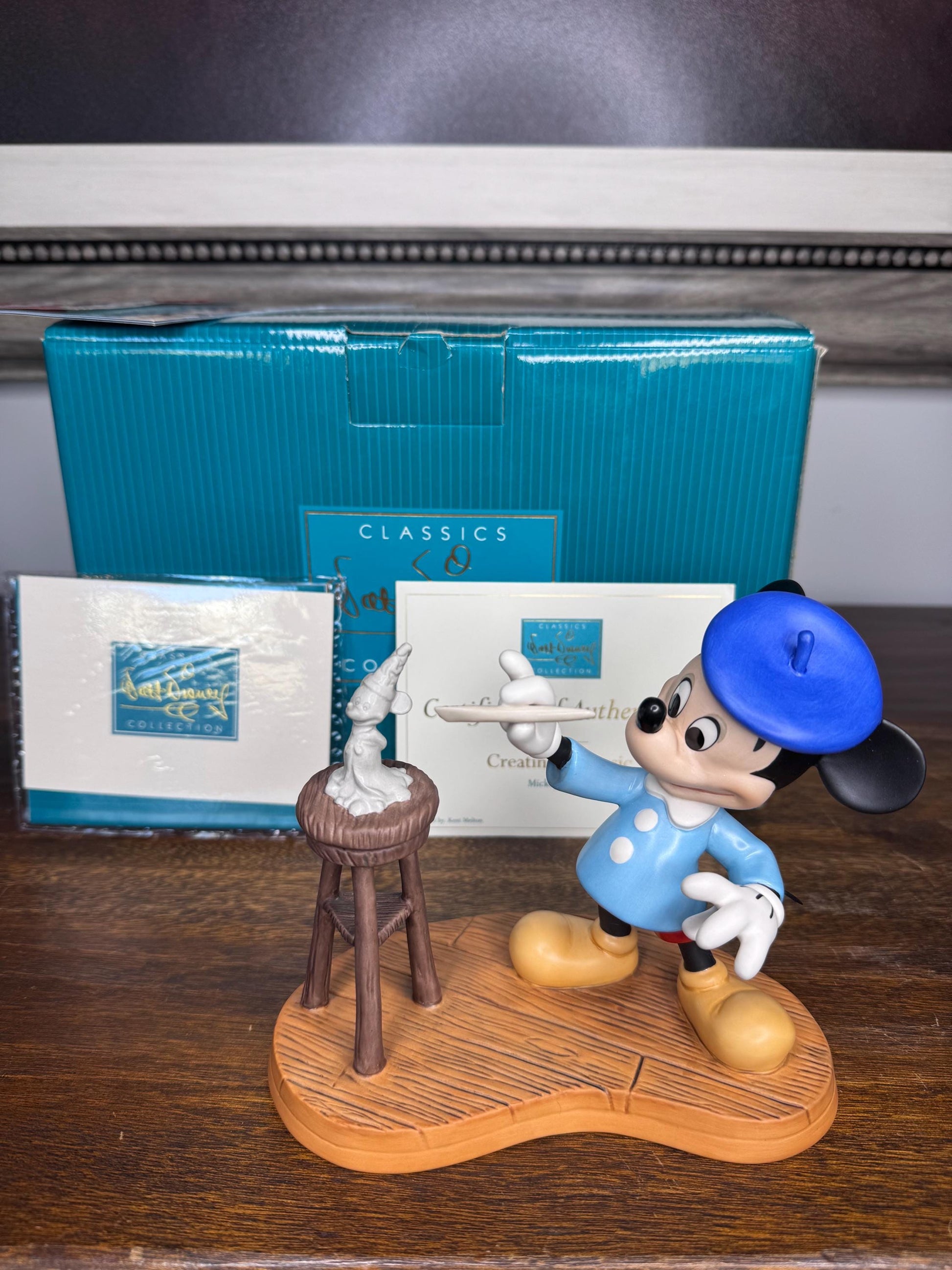 Walt Disney Classic Collection Micky Mouse “Creating a Masterpiece” w/ Original Box and COA