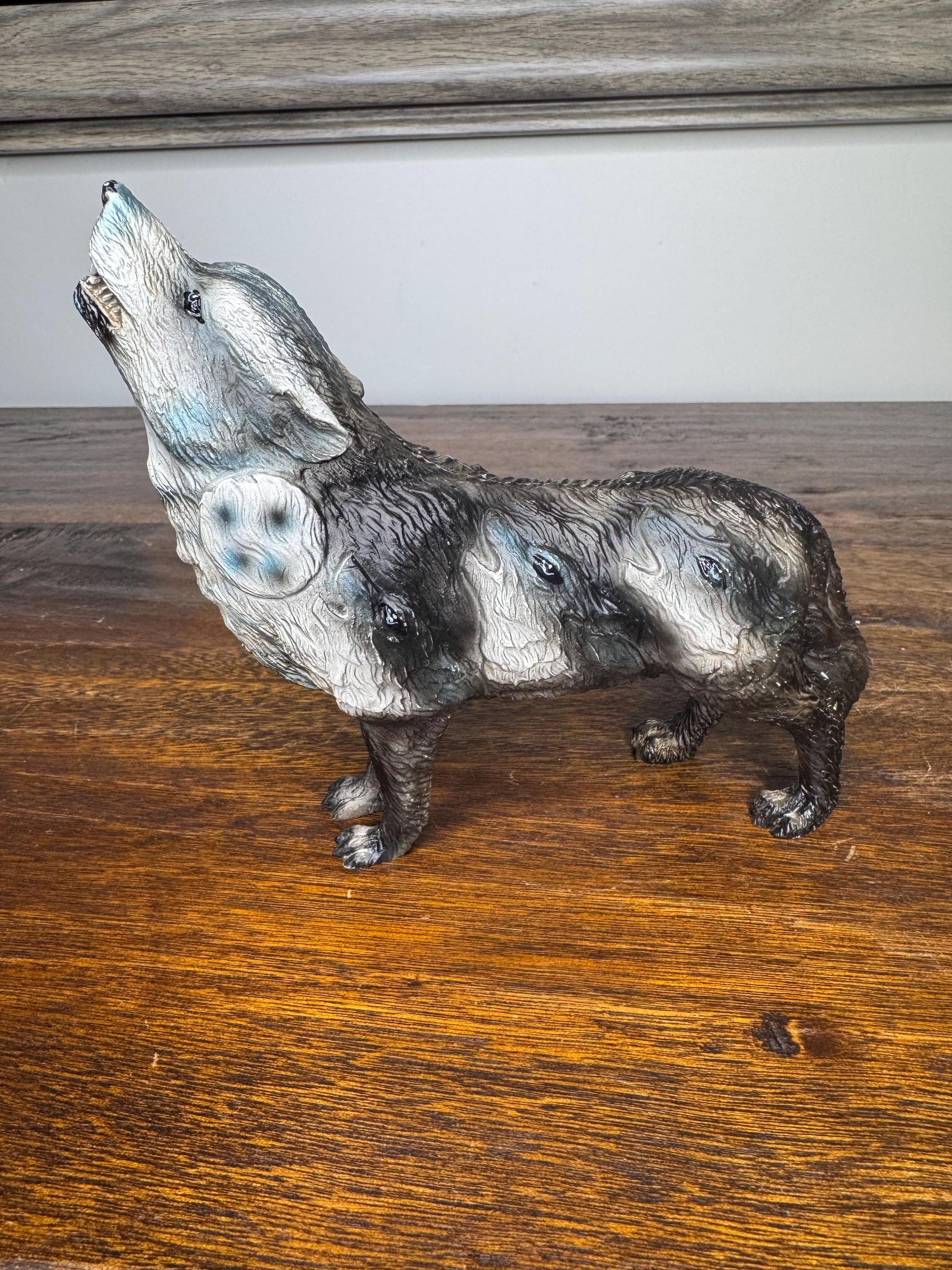 NIB Wolf Spirit Howling Wolf Figurine