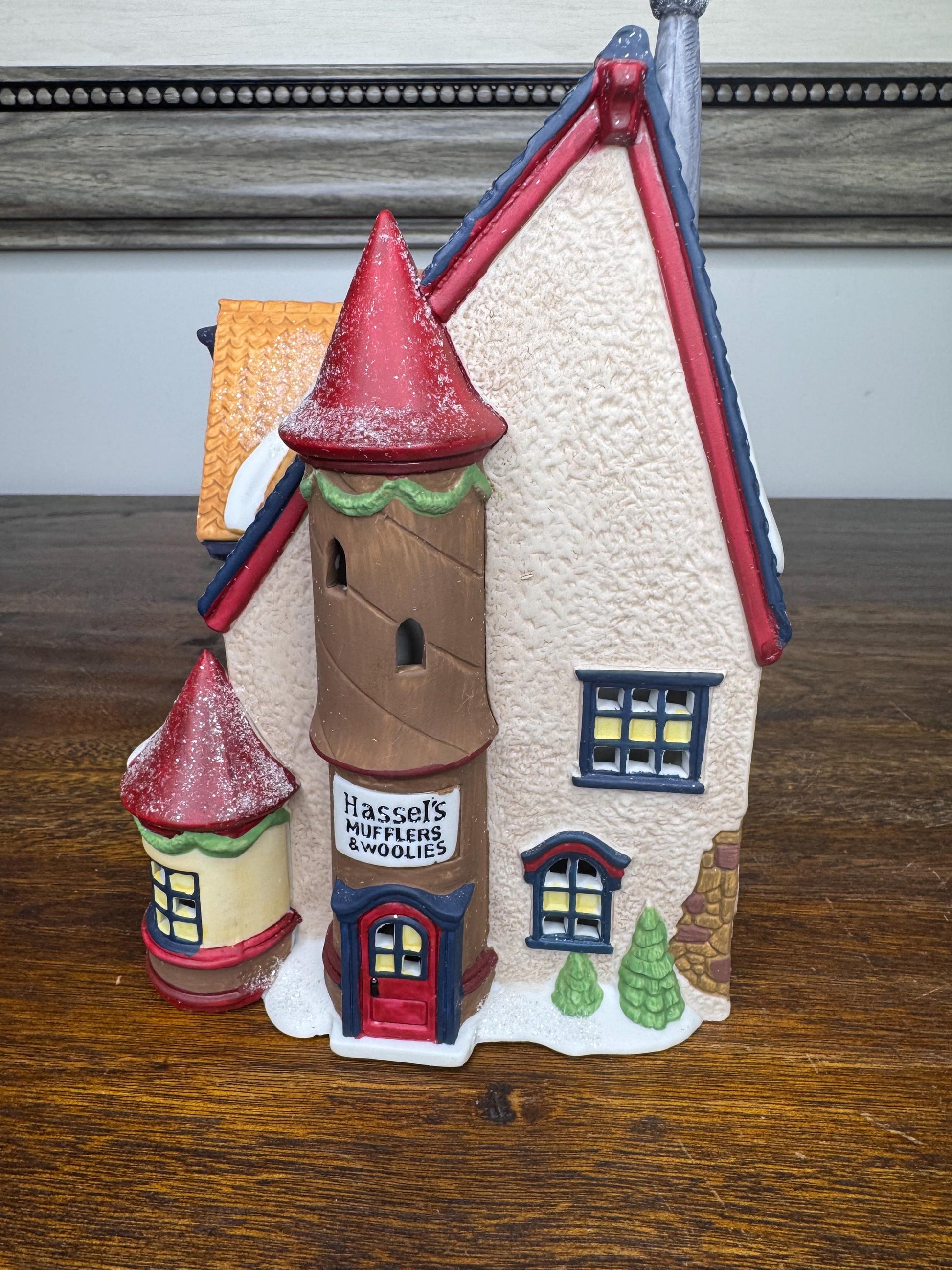 Retired Dept 56 "Tassy's Mittens and Hassel's Woolies" Light up Building w/ Original Box