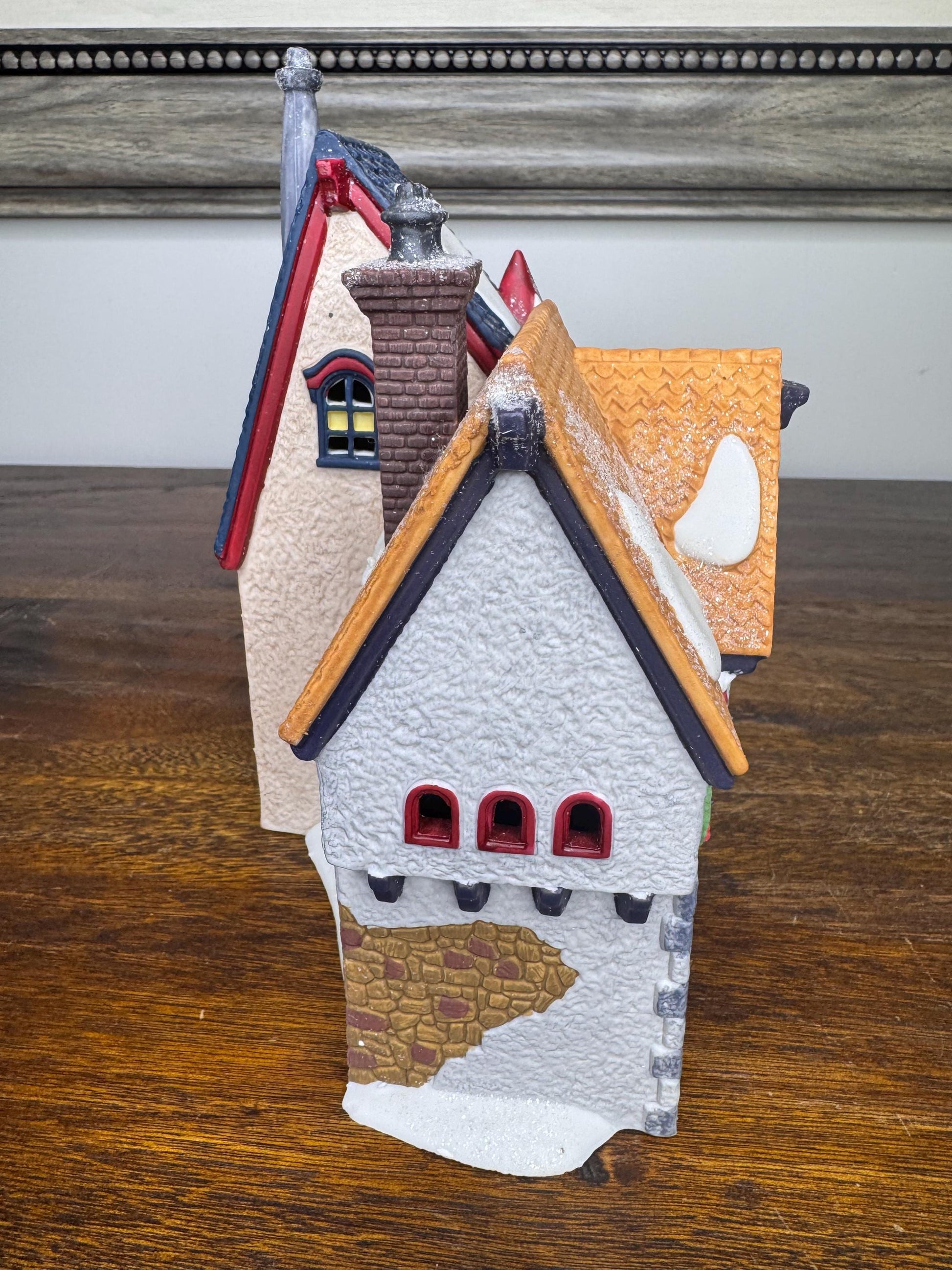 Retired Dept 56 "Tassy's Mittens and Hassel's Woolies" Light up Building w/ Original Box