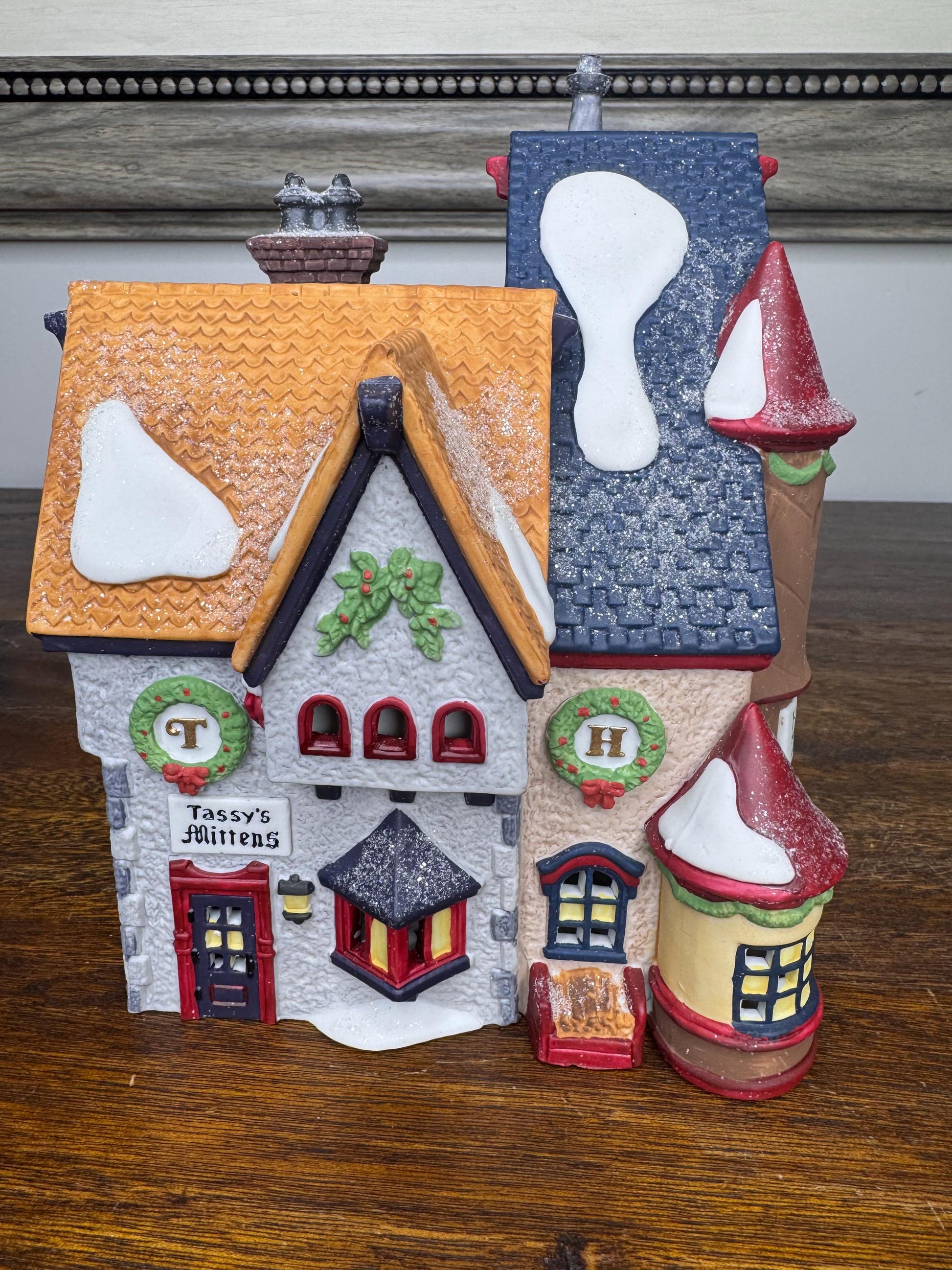 Retired Dept 56 "Tassy's Mittens and Hassel's Woolies" Light up Building w/ Original Box