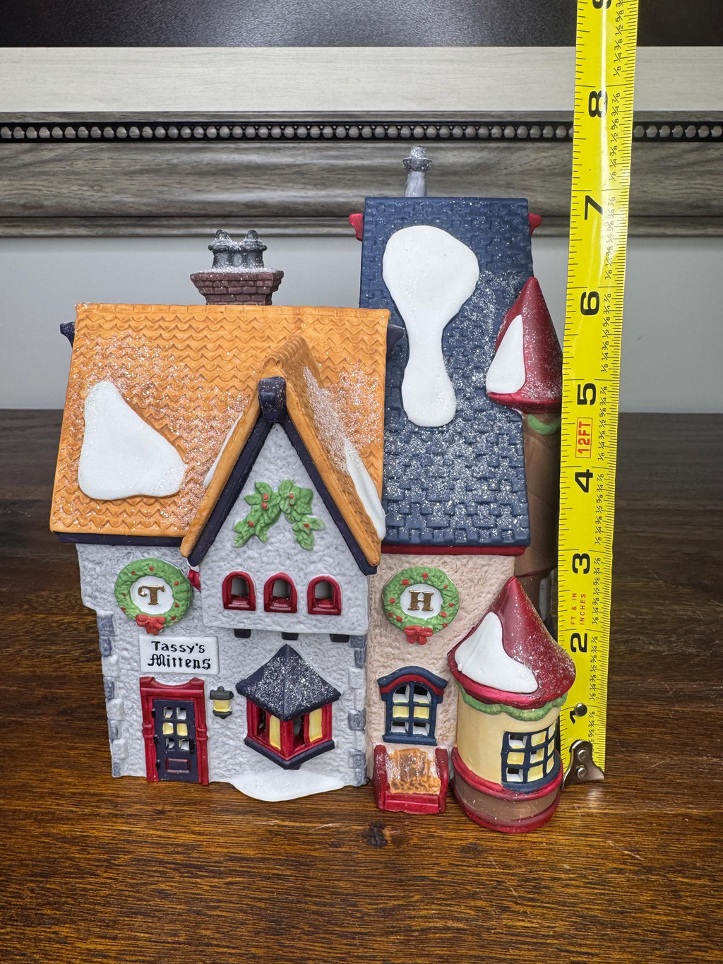 Retired Dept 56 "Tassy's Mittens and Hassel's Woolies" Light up Building w/ Original Box