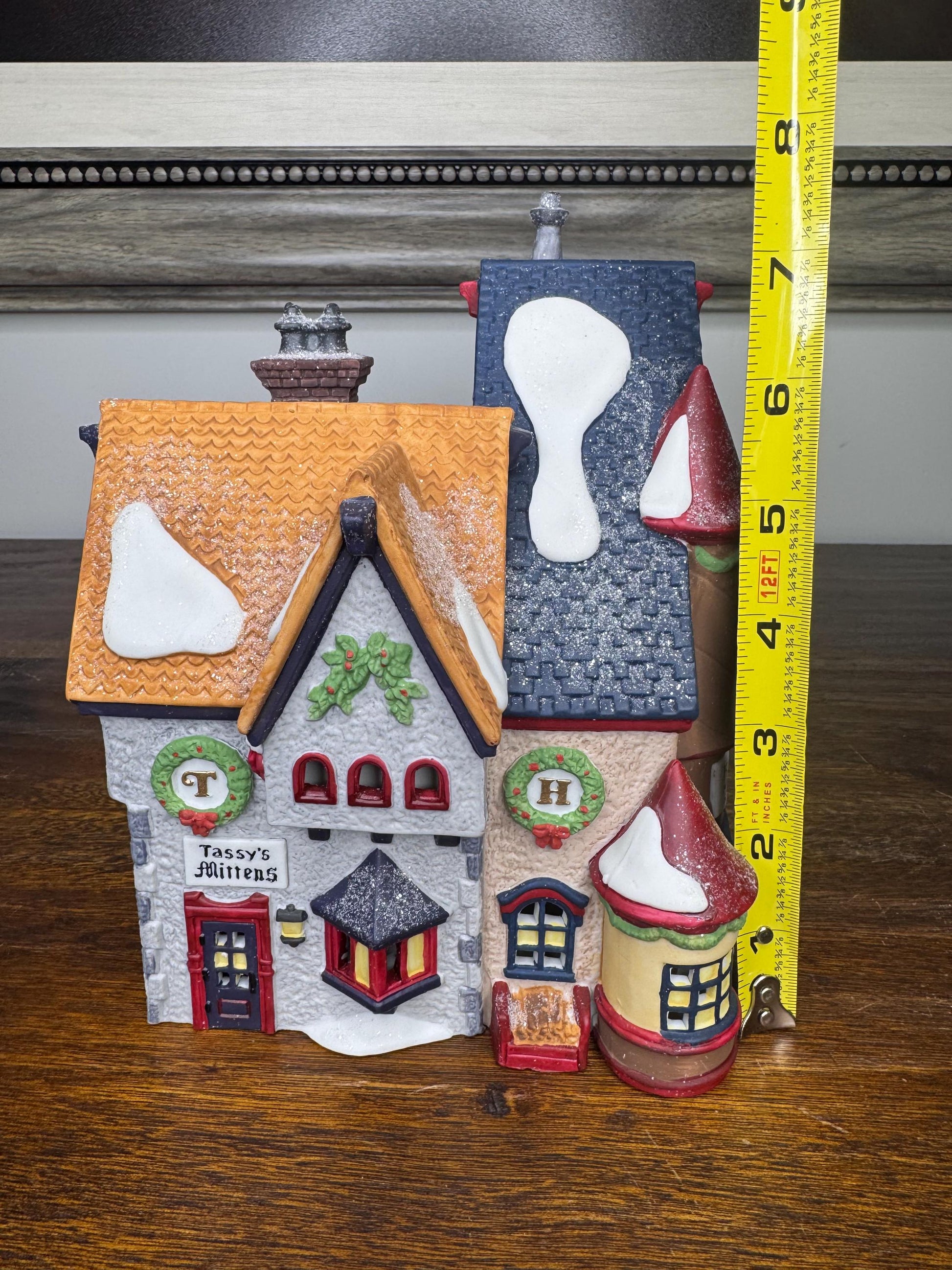 Retired Dept 56 "Tassy's Mittens and Hassel's Woolies" Light up Building w/ Original Box