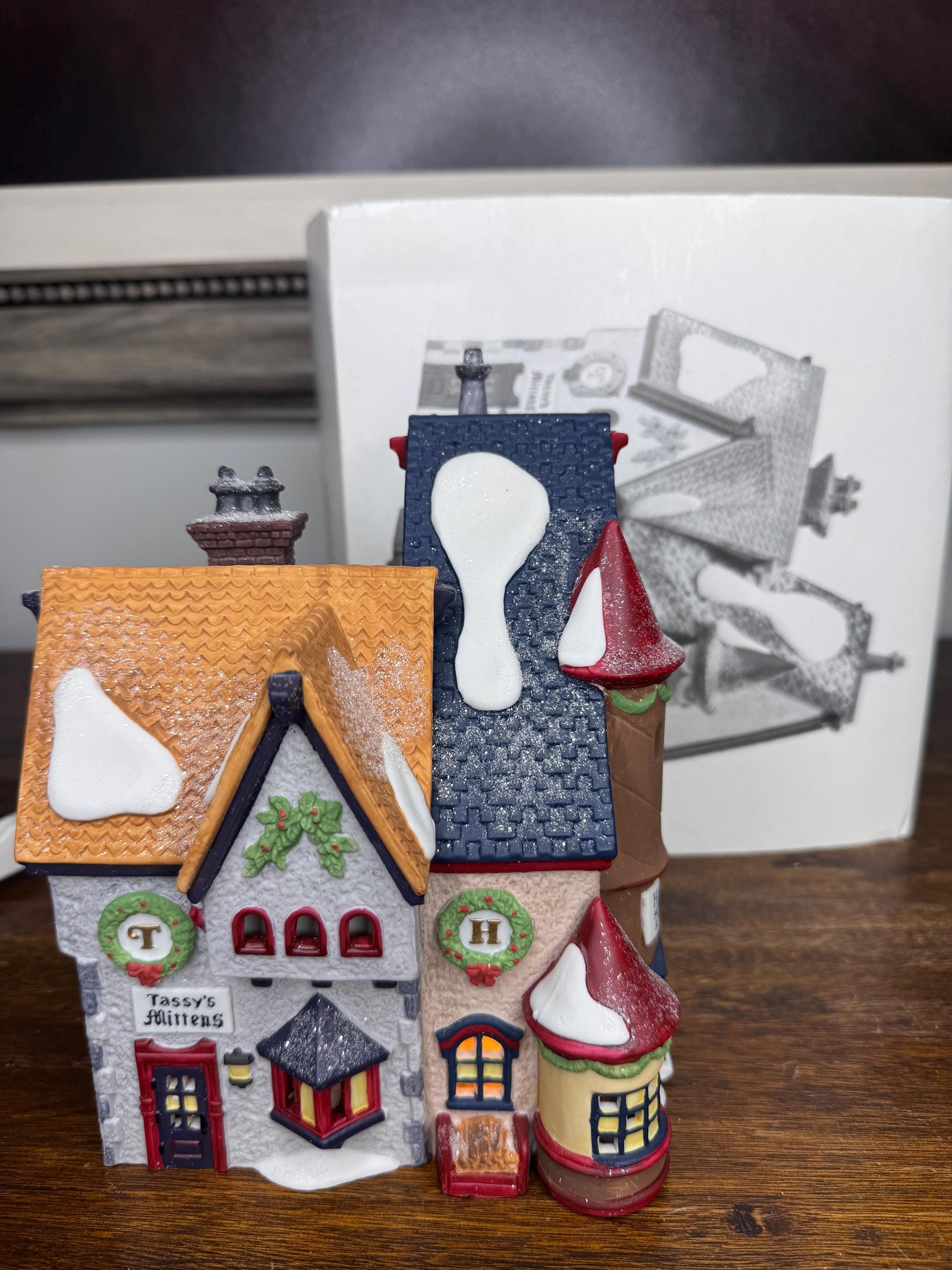 Retired Dept 56 "Tassy's Mittens and Hassel's Woolies" Light up Building w/ Original Box