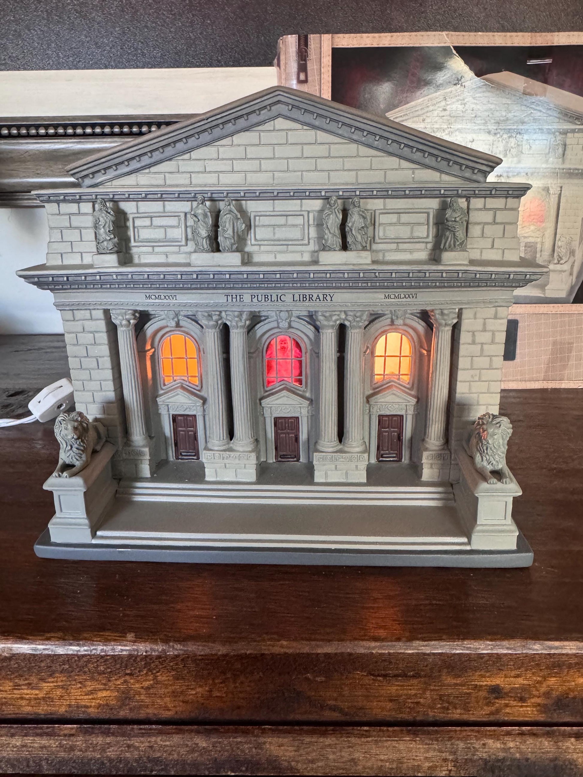 Dept 56 Ghostbusters Public Library w/ Original Box