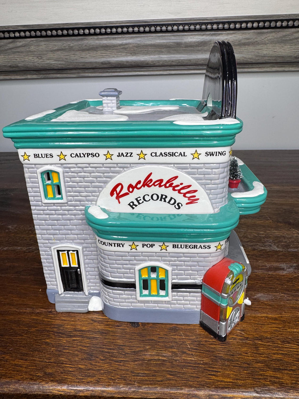 Retired Dept 56 Snow Village Rockabilly Records Light Up Building With Original Box