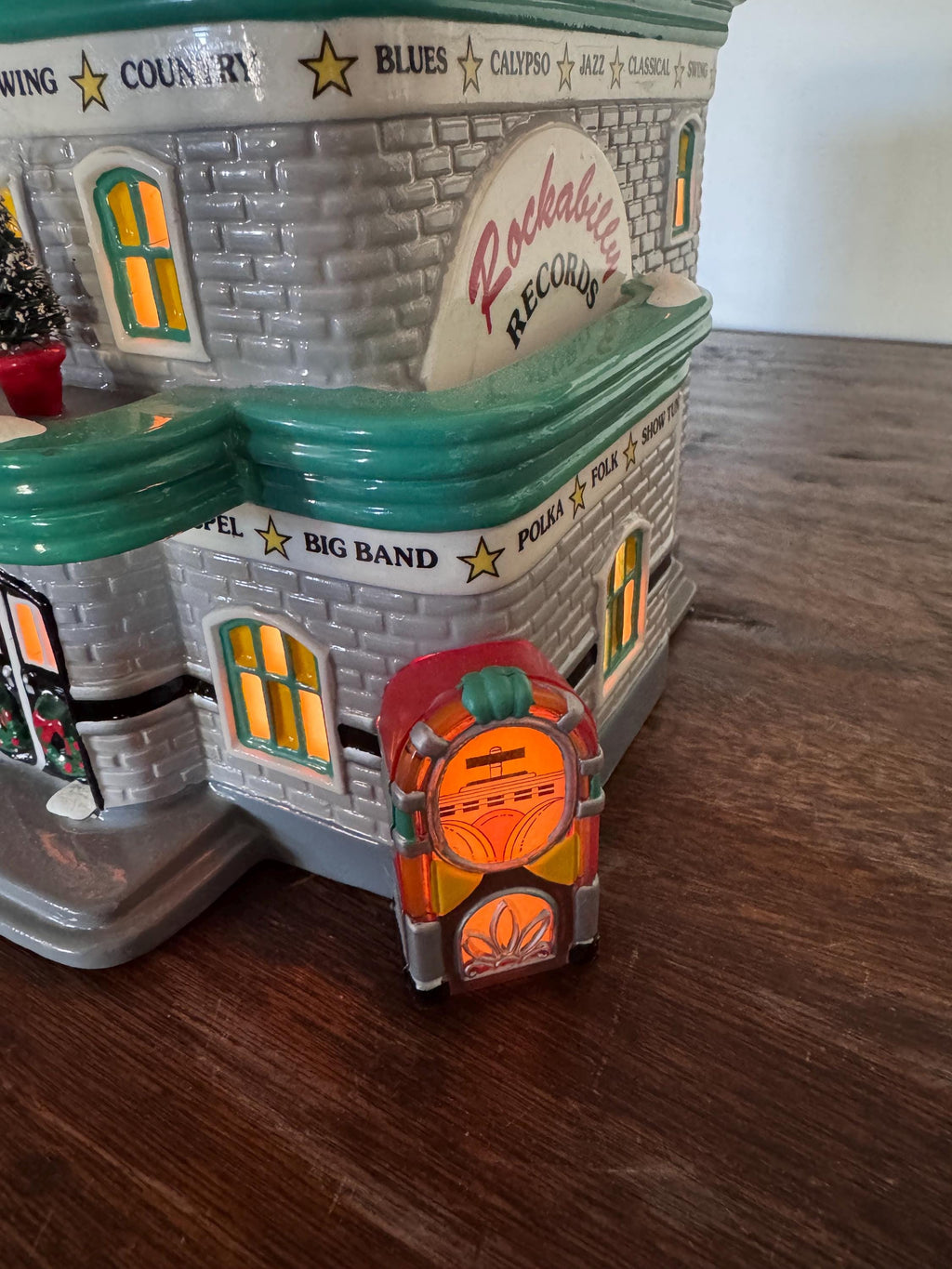 Retired Dept 56 Snow Village Rockabilly Records Light Up Building With Original Box