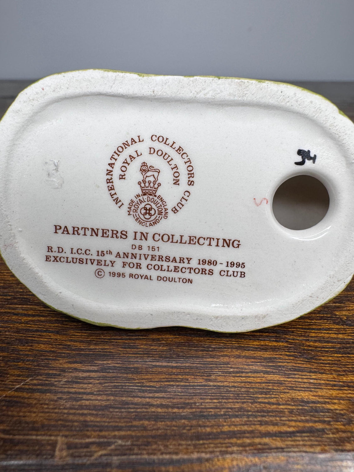 1995 Royal Doulton Collectors Club Exclusive "Partners in Collecting" Bunnykins Figurine