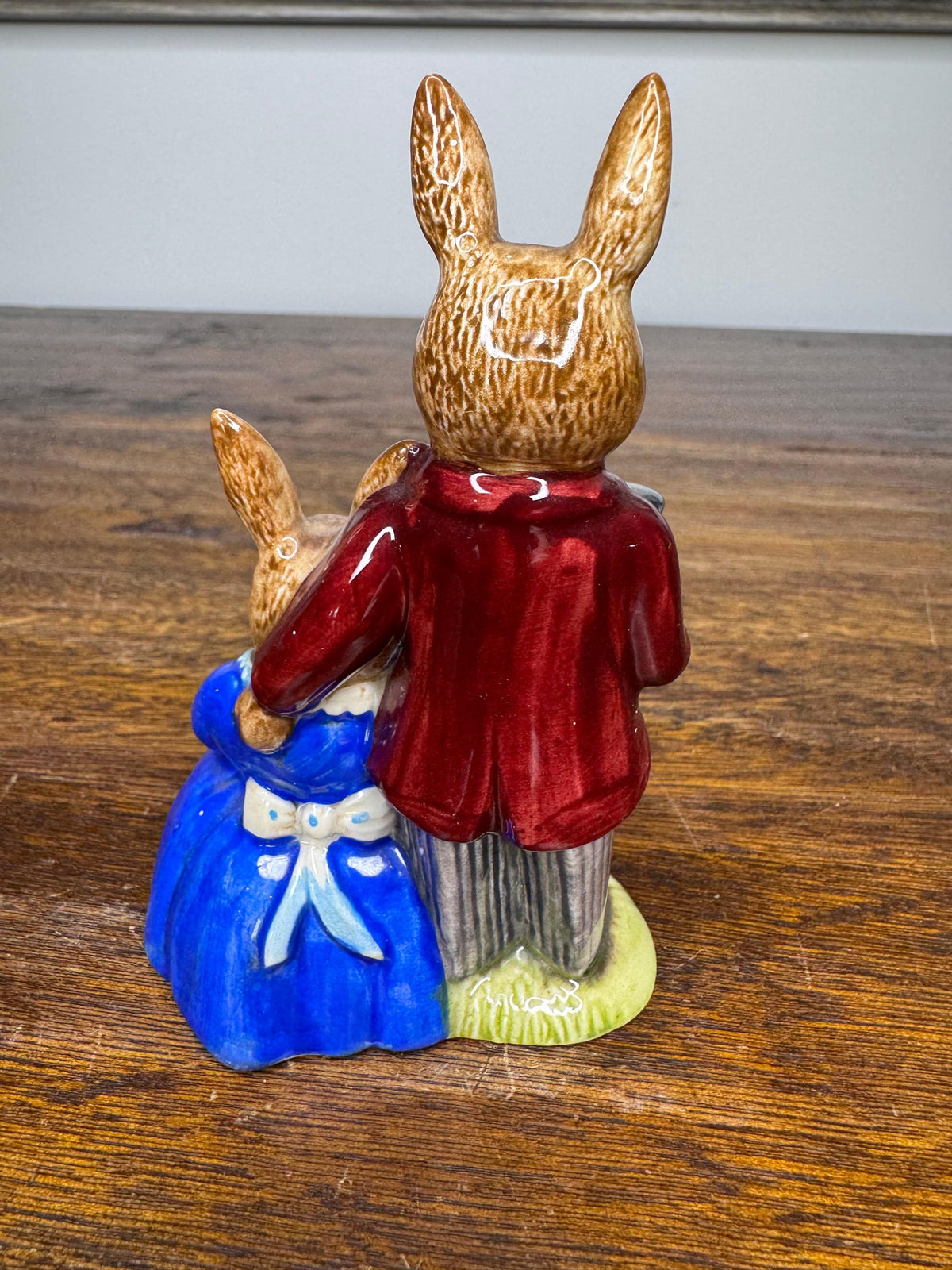 1972 Royal Doulton Bunnykins Family Photograph Figurine