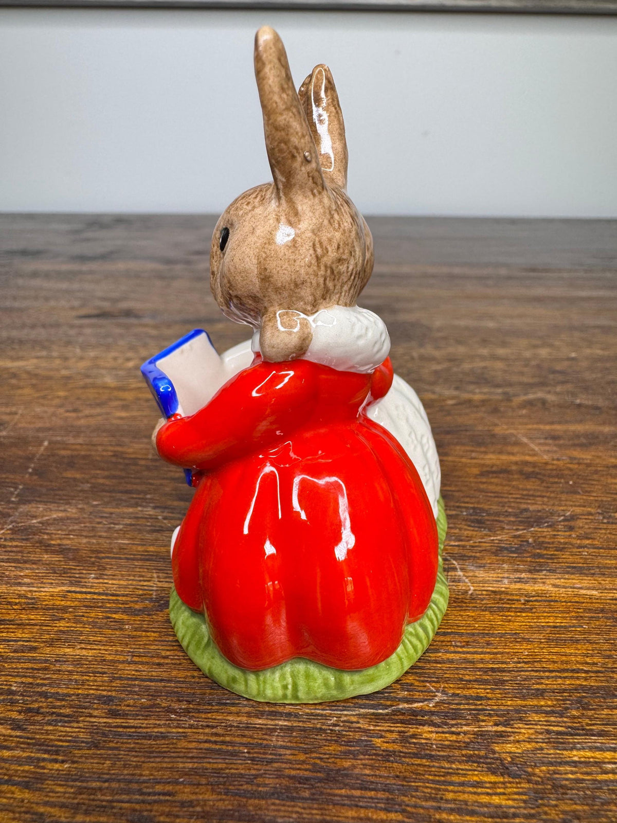 1995 Royal Doulton Collectors Club Exclusive "Partners in Collecting" Bunnykins Figurine