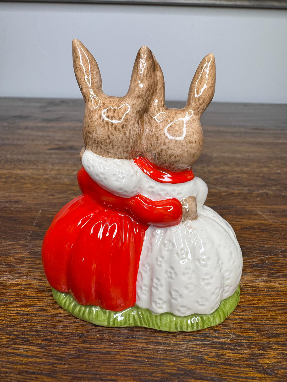 1995 Royal Doulton Collectors Club Exclusive "Partners in Collecting" Bunnykins Figurine