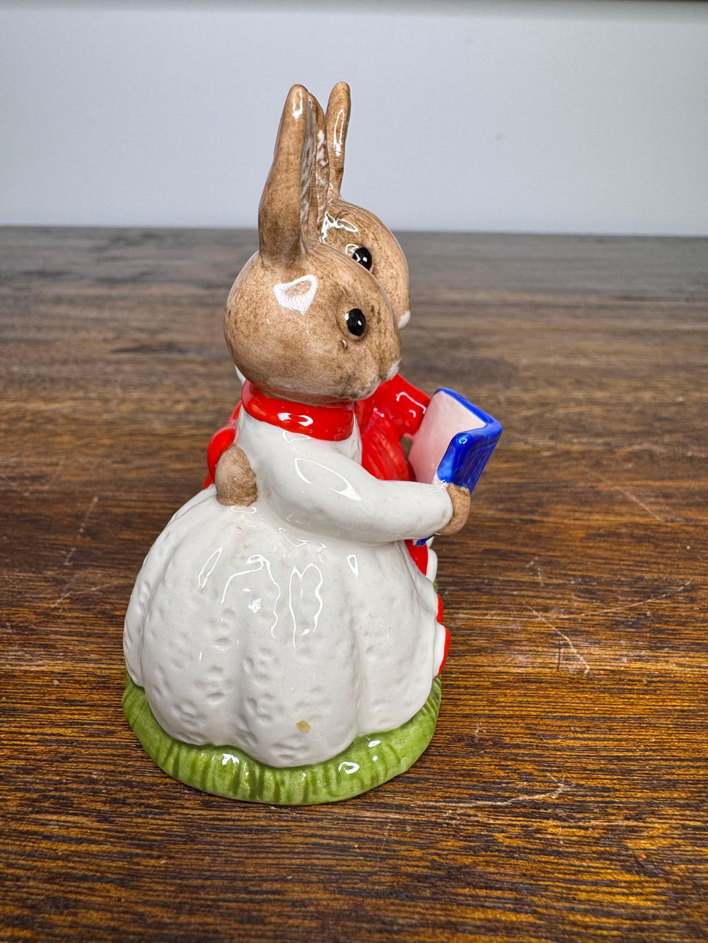 1995 Royal Doulton Collectors Club Exclusive "Partners in Collecting" Bunnykins Figurine