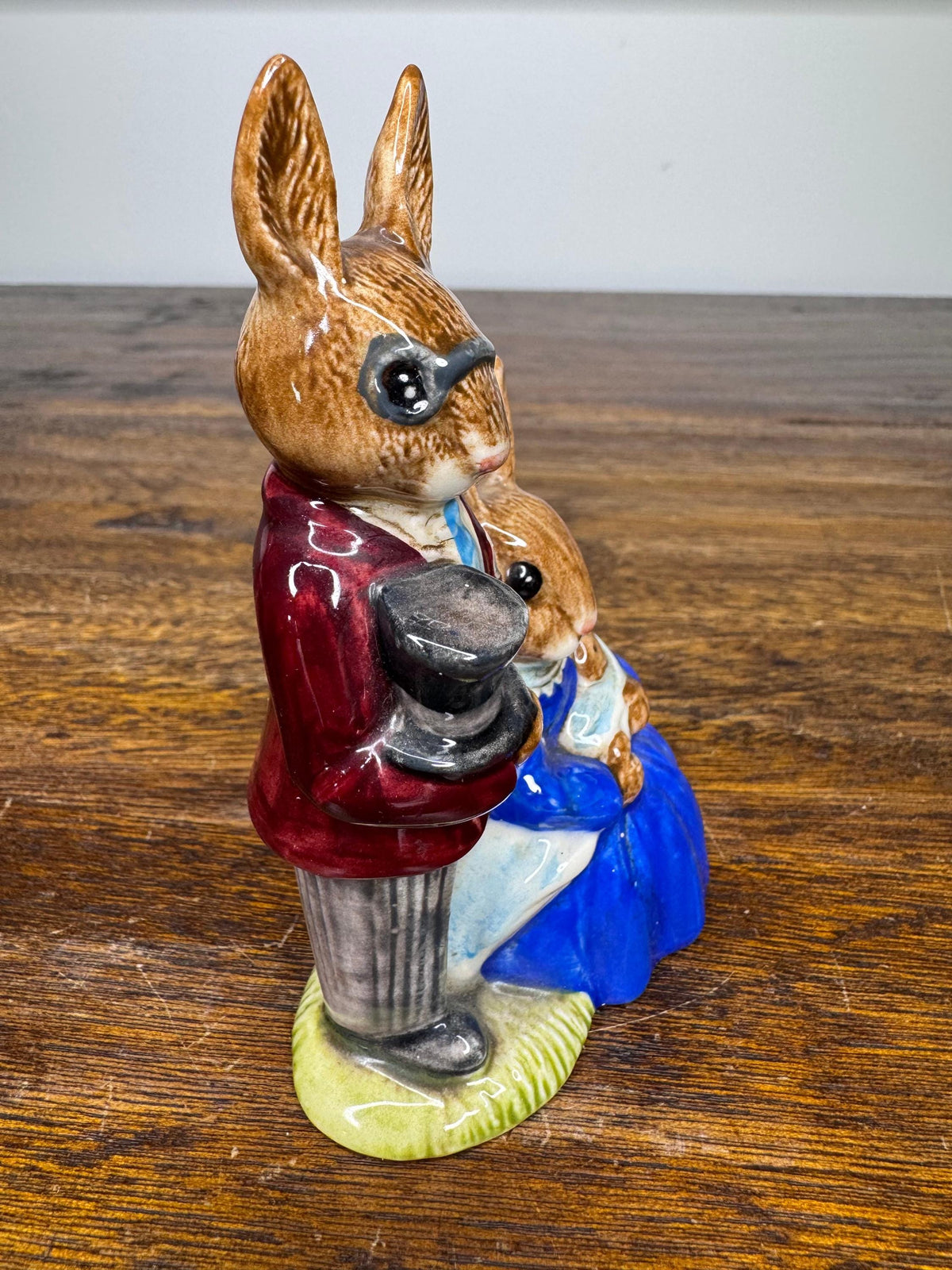 1972 Royal Doulton Bunnykins Family Photograph Figurine