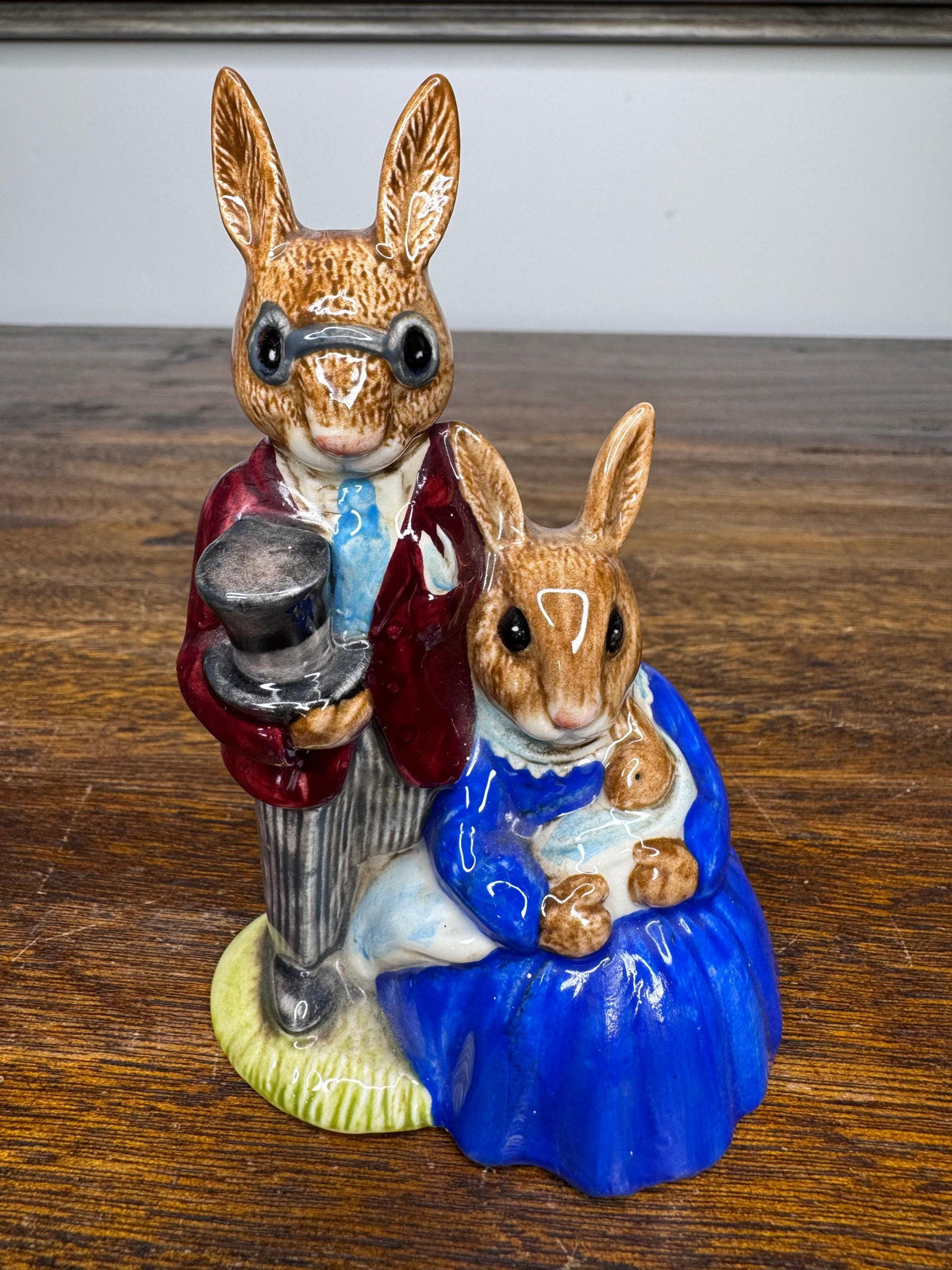 1972 Royal Doulton Bunnykins Family Photograph Figurine