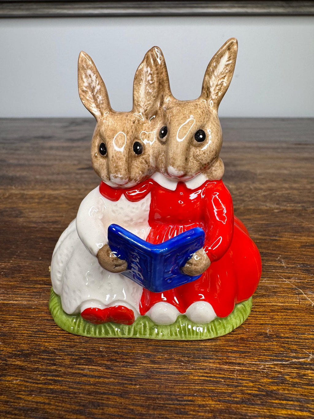 1995 Royal Doulton Collectors Club Exclusive "Partners in Collecting" Bunnykins Figurine