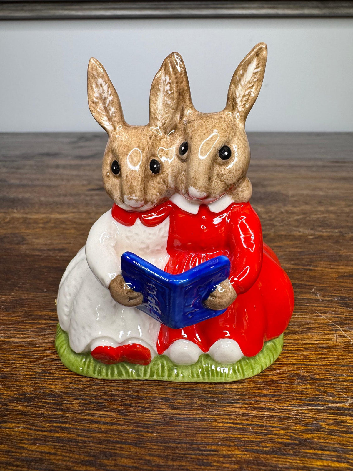 1995 Royal Doulton Collectors Club Exclusive "Partners in Collecting" Bunnykins Figurine